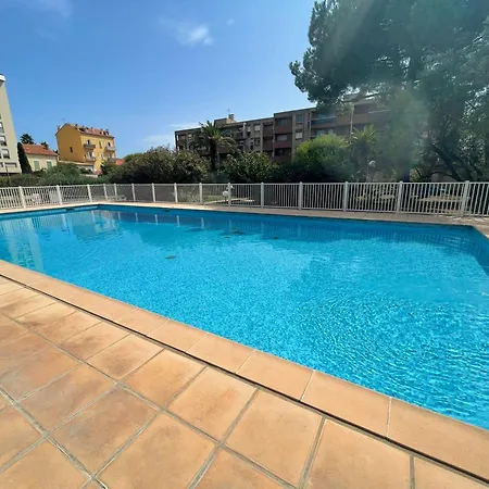 Dans Résidence Avec Piscine Et Tennis *
